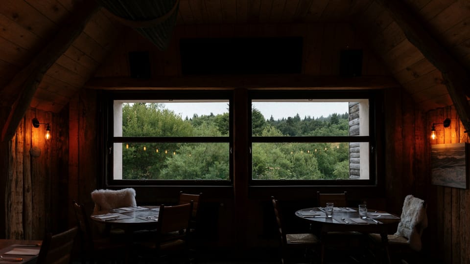 Salle du restaurant panoramique de l’Hôtel Tamgout