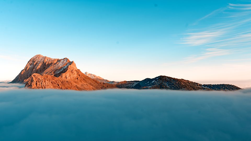 Panorama sur les crêtes boisées du massif du Djurdjura